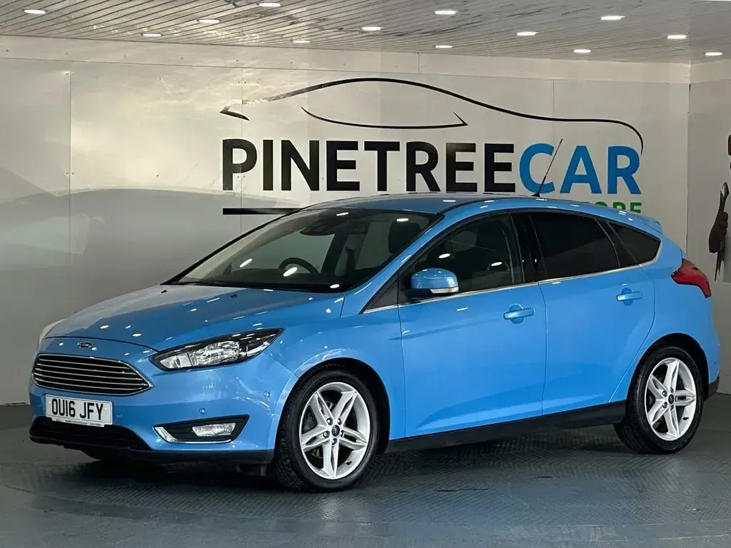 Used Ford Focus Titanium 125 HP (91 kW) 2016 Blue Hatchback