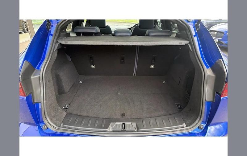 Usado Jaguar E-Pace R-Dynamic 150 HP (110 kW) 2019 Azul SUV
