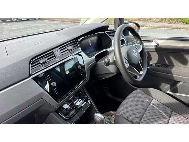 Used VW Touran Match 150 HP (110 kW) 2025 Atlantic blue metallic MPV
