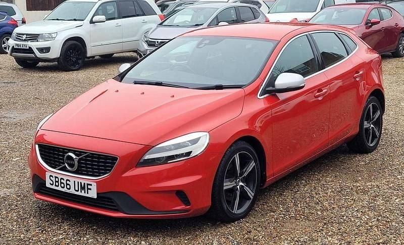 Usado Volvo V40 R-Design 2016 Vermelho Citadino