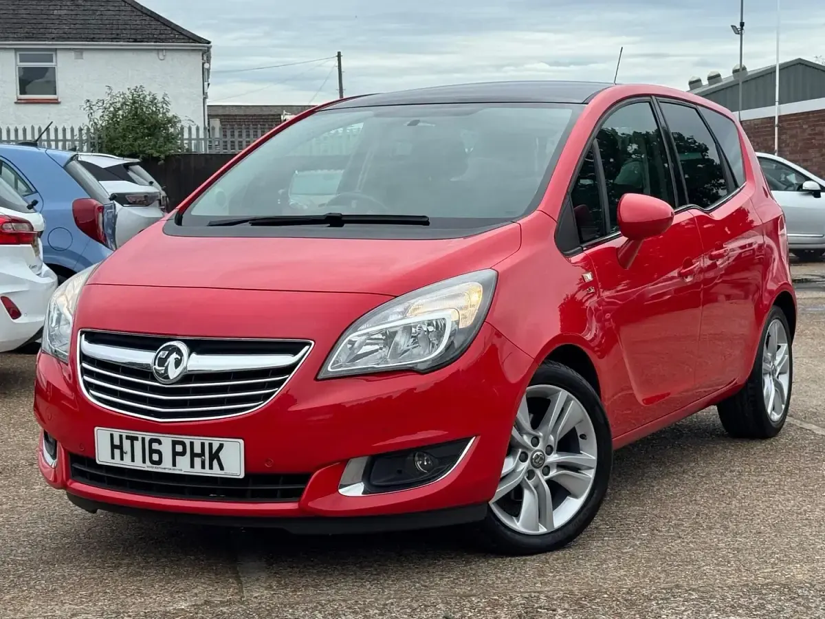 Used Vauxhall Meriva 120 HP (88 kW) 2016 Red MPV