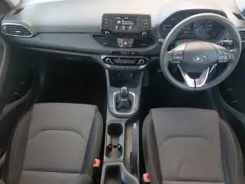 Used Hyundai i30 120 HP (88 kW) 2017 Red Hatchback
