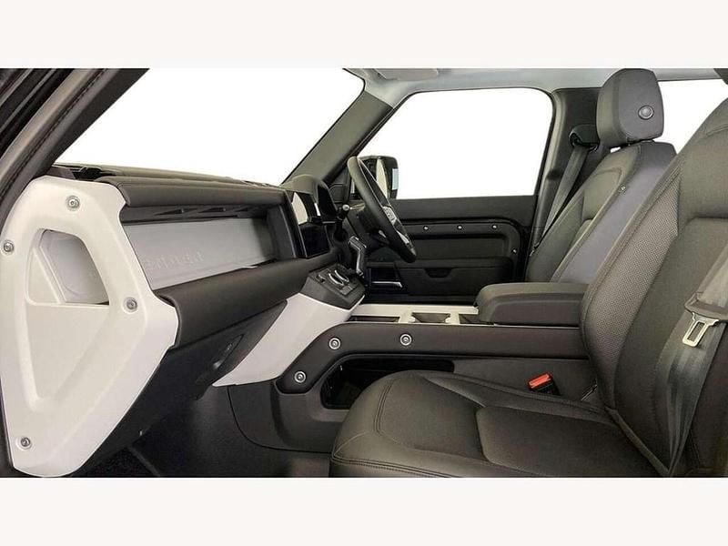 Używany Land Rover Defender S 250 KM (183 kW) 2025 Czarny SUV