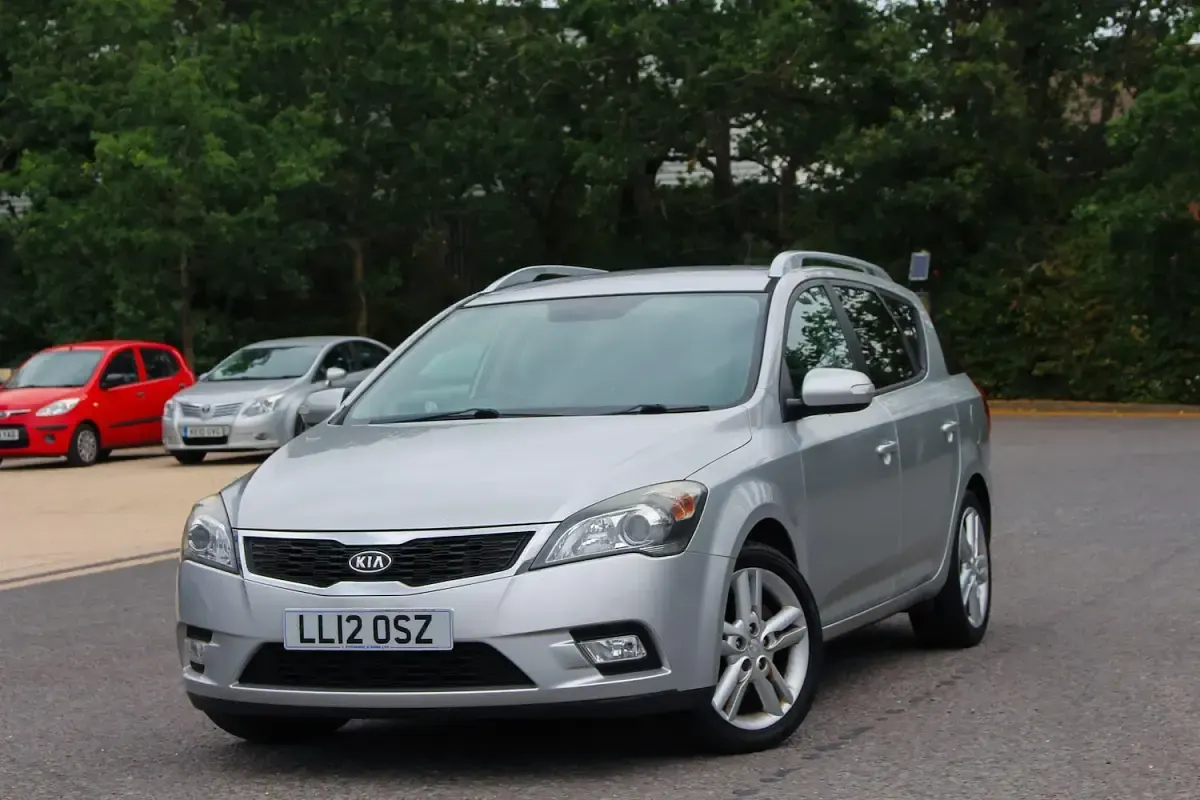 Used Kia Ceed Sportswagon 89 HP (65 kW) 2012 Silver Estate