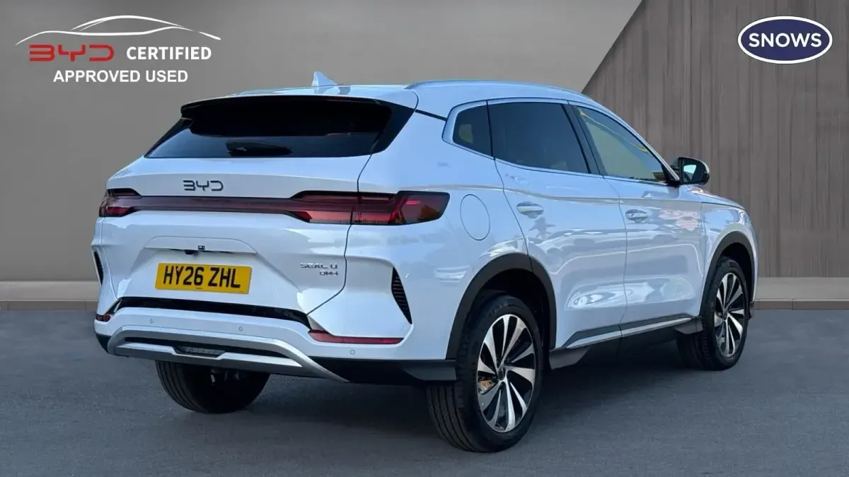 New BYD Seal U Boost 218 HP (160 kW) 2026 Skiing white SUV