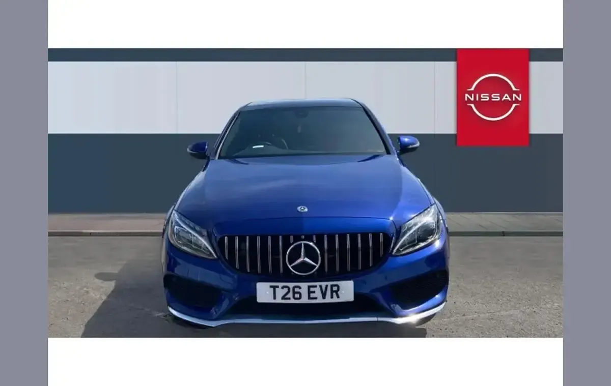 Usado Mercedes C250 AMG Line Premium 204 HP (150 kW) 2018 Azul Sedan