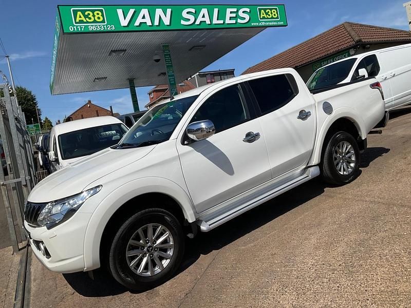 White Used 2019 Mitsubishi L200 Pickup | £11,995 (Fair price) - Image 1/4