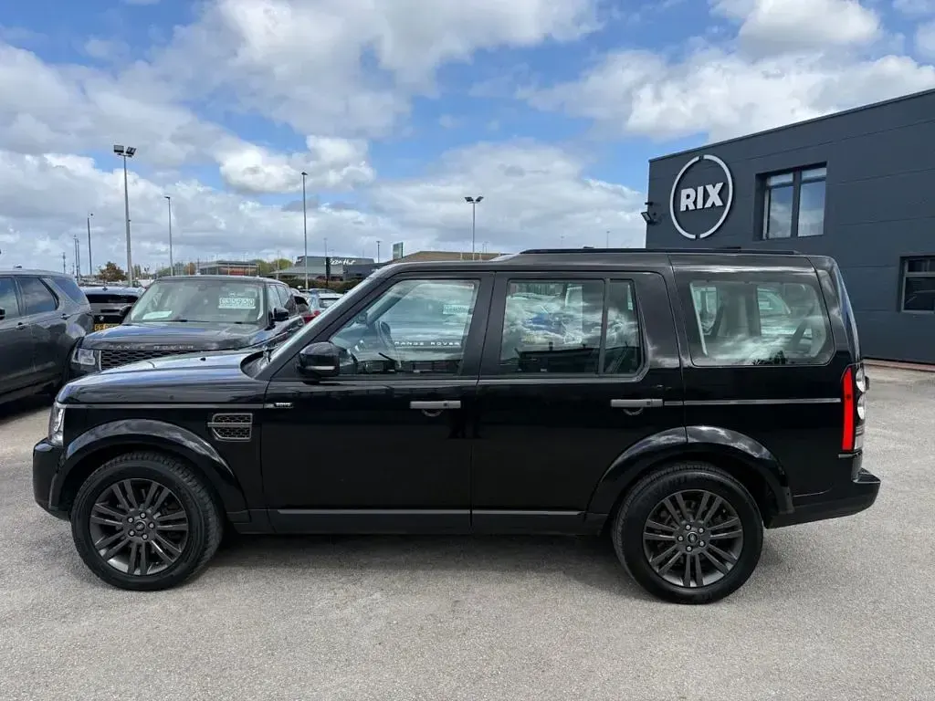 Used Land Rover Discovery 4 Graphite 2016 Santorini black metallic SUV