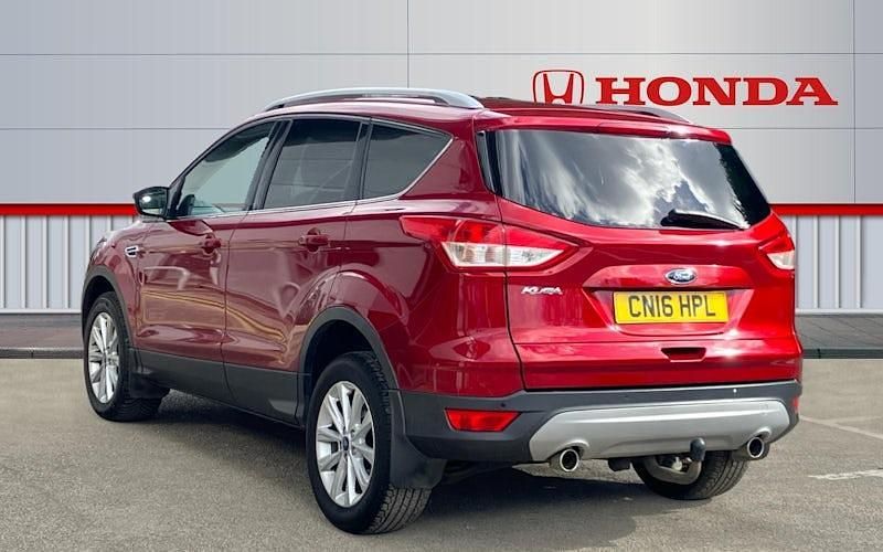 Used Ford Kuga Titanium 180 HP (132 kW) 2016 Red SUV