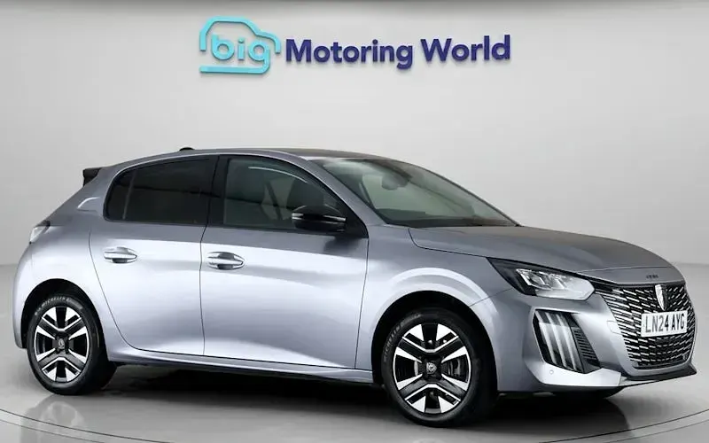 Used Peugeot 208 Allure 102 HP (75 kW) 2024 Hatchback