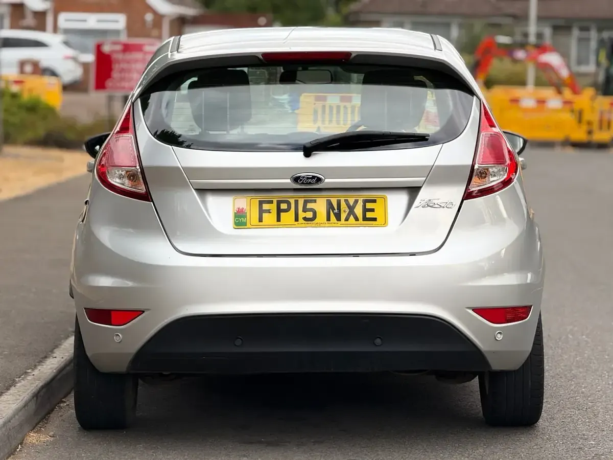 Used Ford Fiesta Zetec 82 HP (60 kW) 2015 Silver Hatchback