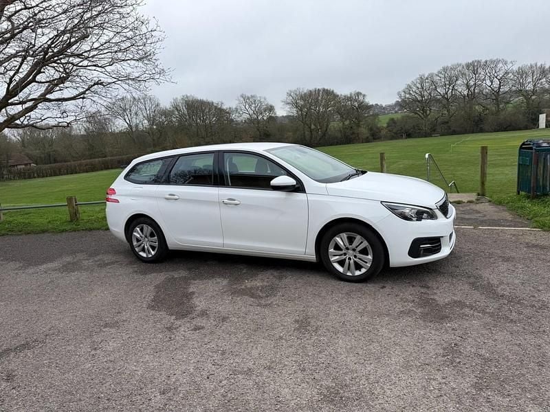 Used Peugeot 308 SW Active Premium 130 HP (95 kW) 2020 White Estate