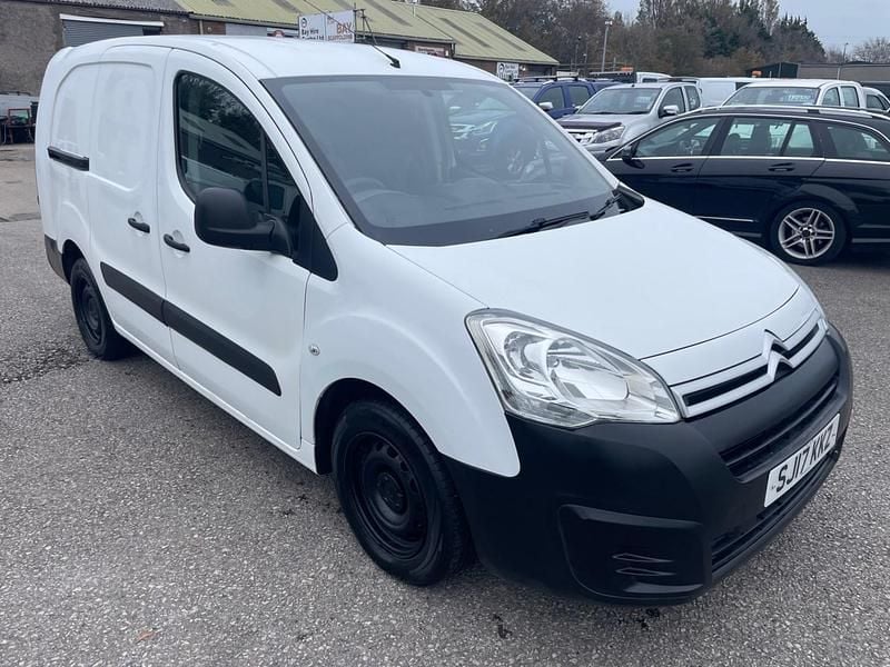 Used Citroën Berlingo 100 HP (73 kW) 2017 White MPV