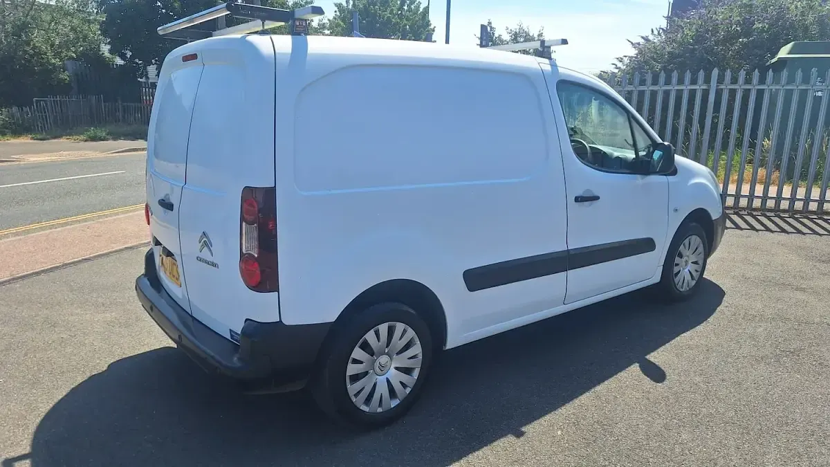 Used Citroën Berlingo 75 HP (55 kW) 2016 White MPV