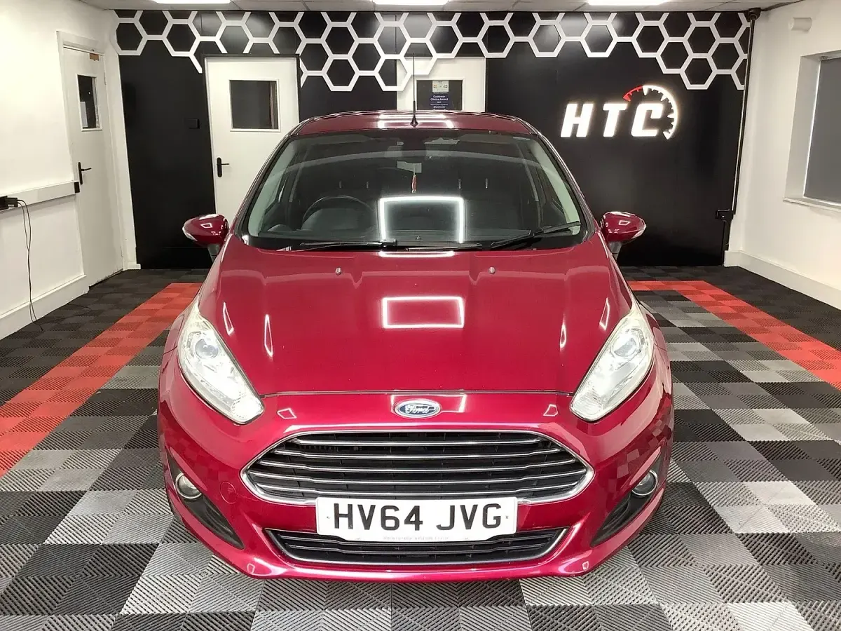 Used Ford Fiesta Titanium 125 HP (91 kW) 2014 Red Hatchback