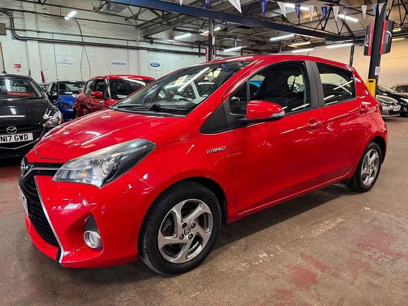 Second-hand Toyota Yaris Hybrid 2015 Roșu Hatchback