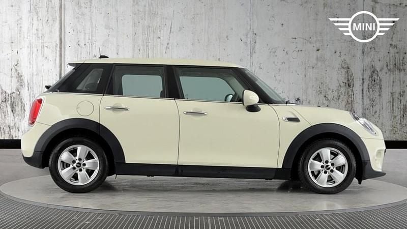 Używany Mini Cooper Hatch 134 KM (98 kW) 2018 Biały Hatchback