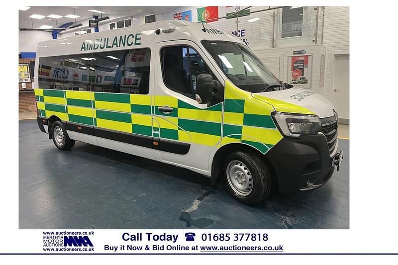 White Used 2022 Renault Master Business Van | £13,500 (Fair price) - Image 1/4