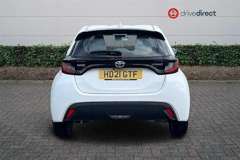 Used Toyota Yaris Hybrid 116 HP (85 kW) 2021 White Hatchback