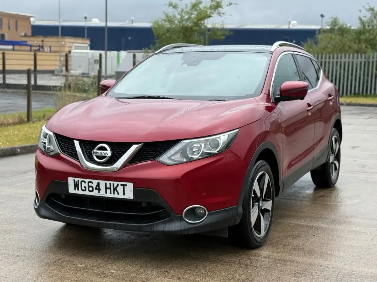 Used Nissan Qashqai N-TEC 110 HP (80 kW) 2014 Red SUV