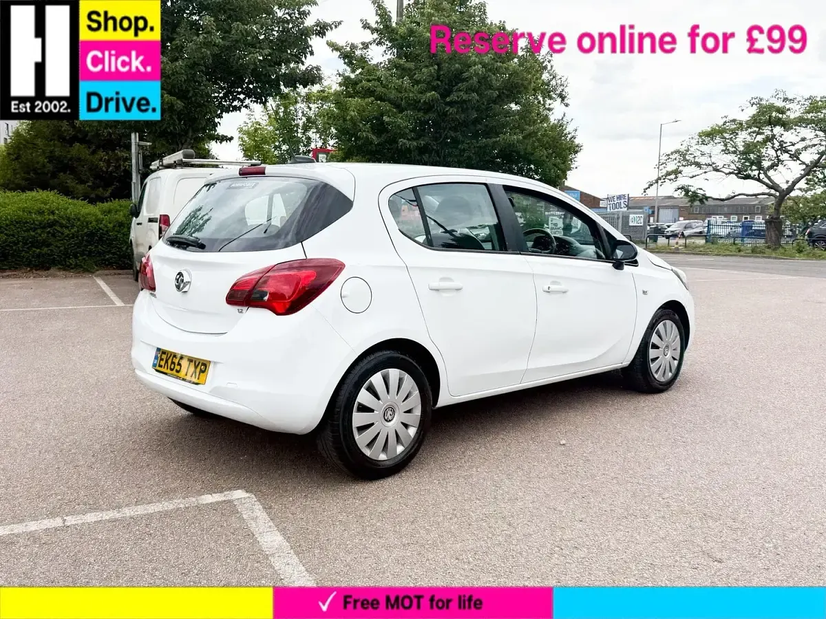 Used Vauxhall Corsa Design Edition 70 HP (51 kW) 2015 White Hatchback