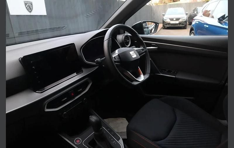 Used Seat Arona Black Edition 113 HP (83 kW) 2025 White SUV