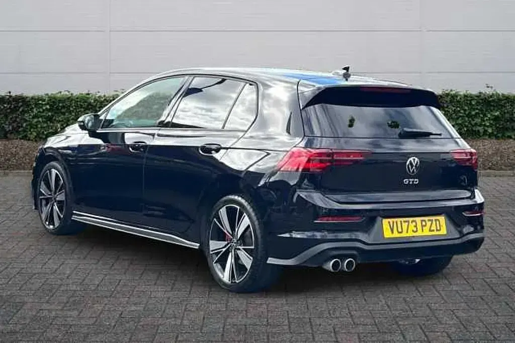 Begagnad VW Golf VIII GTD 200 HK (147 kW) 2023 Svart Halvkombi