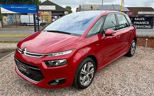 Used Citroën C4 Picasso Exclusive 115 HP (84 kW) 2015 Red MPV