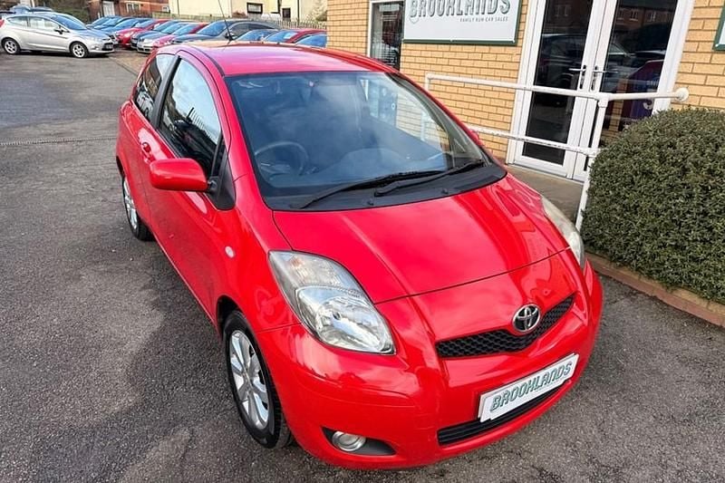 Used Toyota Yaris 2011 Red Hatchback