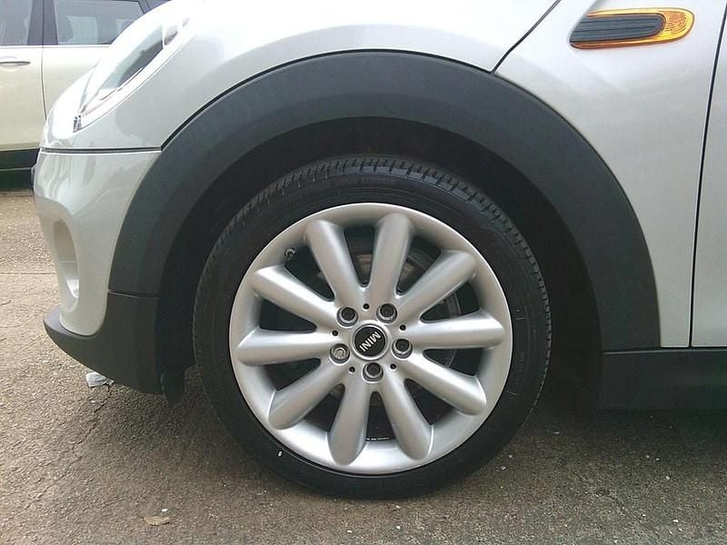 Begagnad Mini Cooper Hatch 2016 Silver Halvkombi