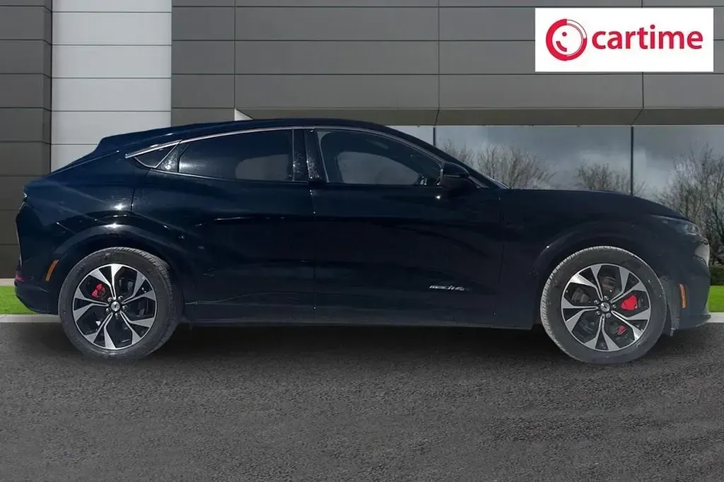 Begagnad Ford Mustang Extended Range 351 HK (258 kW) 2022 Svart Halvkombi