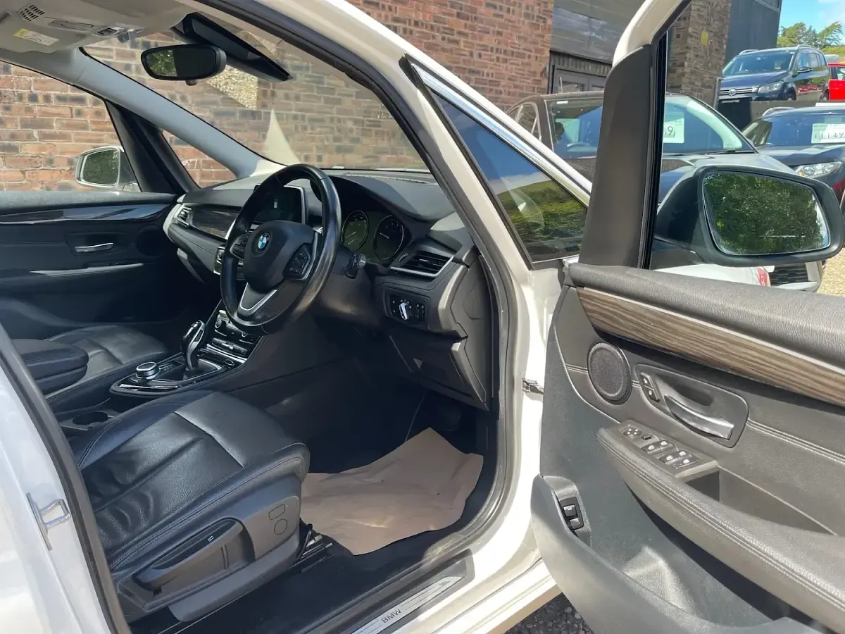 Used BMW 220 Luxury Line 2019 White Estate