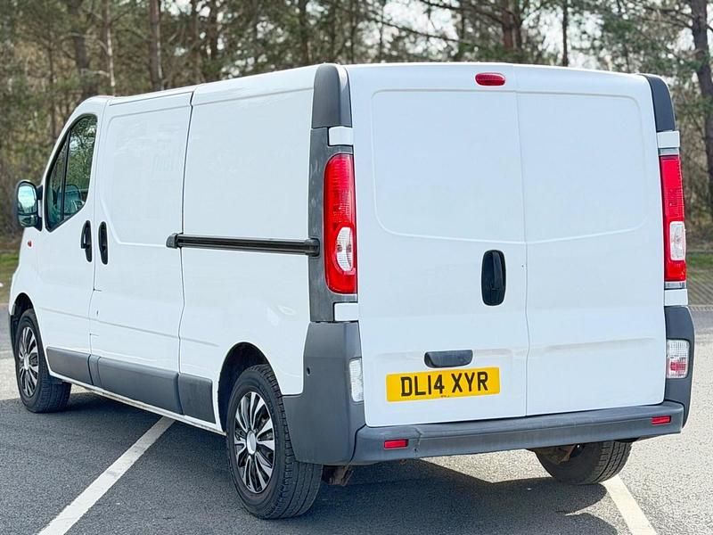 Used Vauxhall Vivaro 115 HP (84 kW) 2014 White MPV