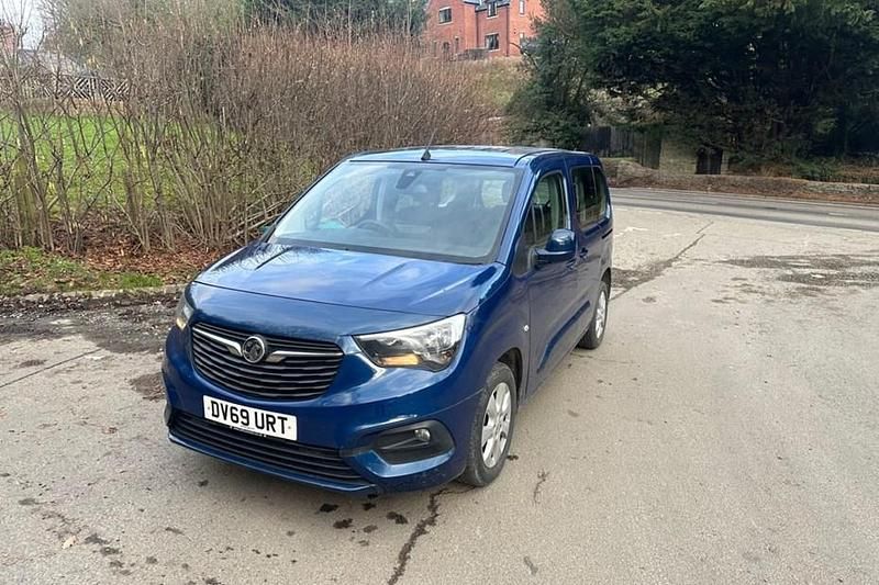 Blue Used 2019 Vauxhall Combo S MPV | £10,395 (Fair price) - Image 1/1