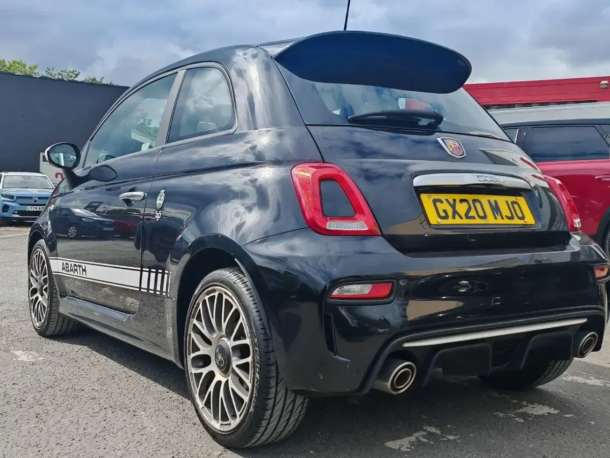 Usado Abarth 595 143 HP (105 kW) 2020 Preto Citadino