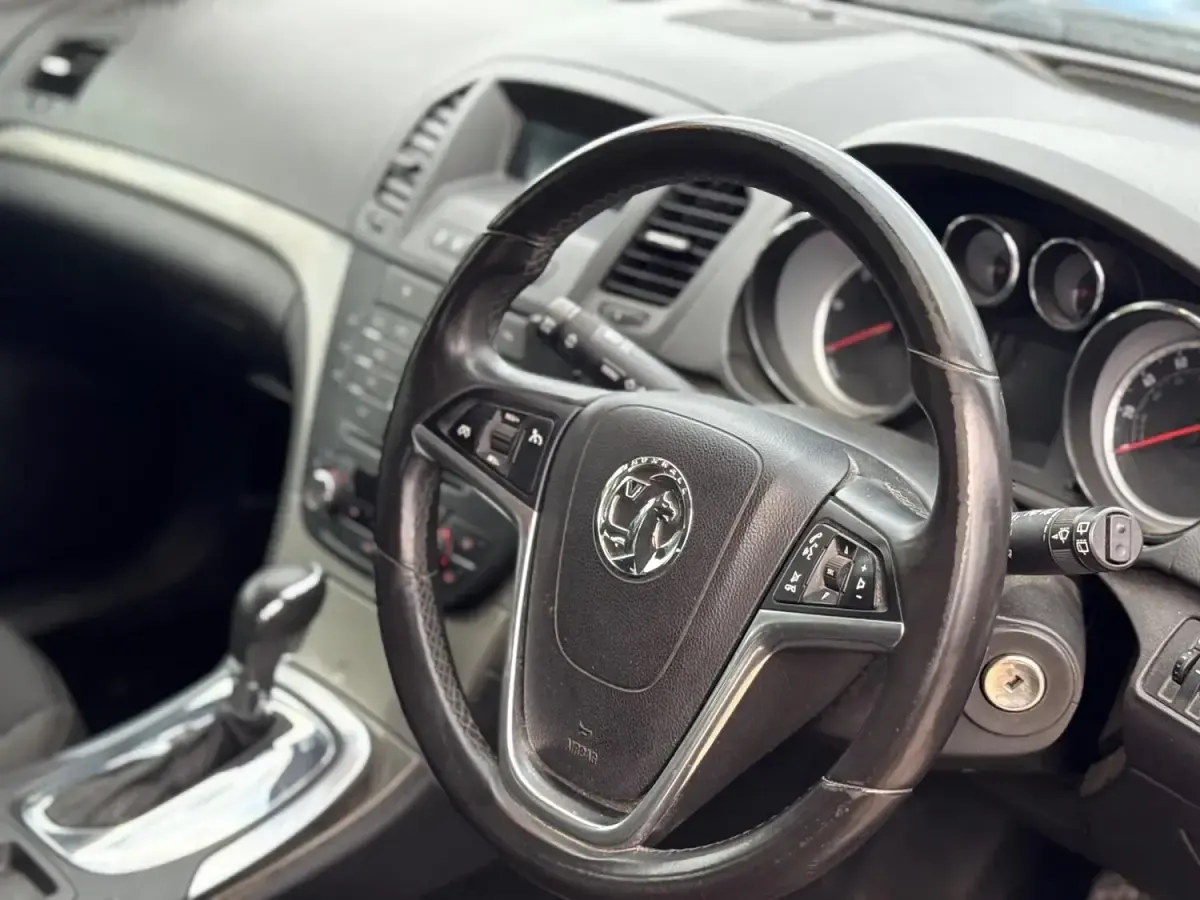 Used Vauxhall Insignia 2013 Blue Hatchback