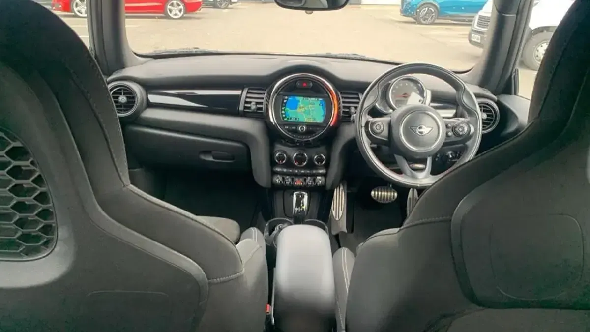 Usado Mini Cooper Hatch 134 CV (98 kW) 2020 Blanco Utilitario