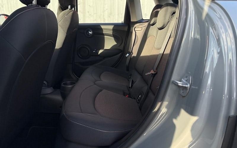Begagnad Mini Cooper Hatch 136 HK (100 kW) 2017 Halvkombi