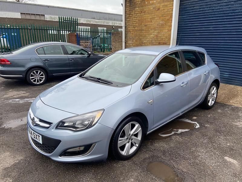 Used Vauxhall Astra SRi 115 HP (84 kW) 2014 Silver Hatchback