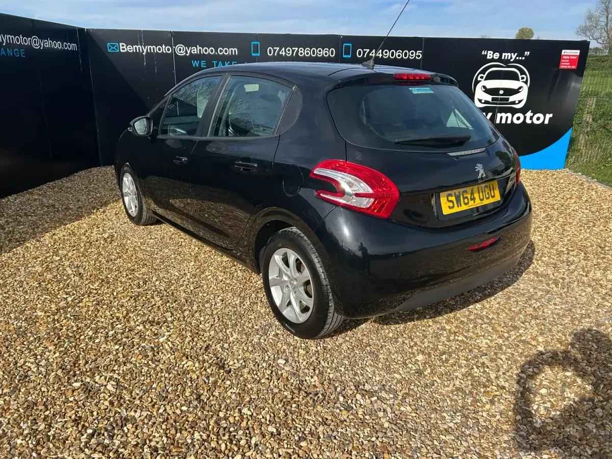 Second-hand Peugeot 208 Active 82 CP (60 kW) 2015 Negru Hatchback