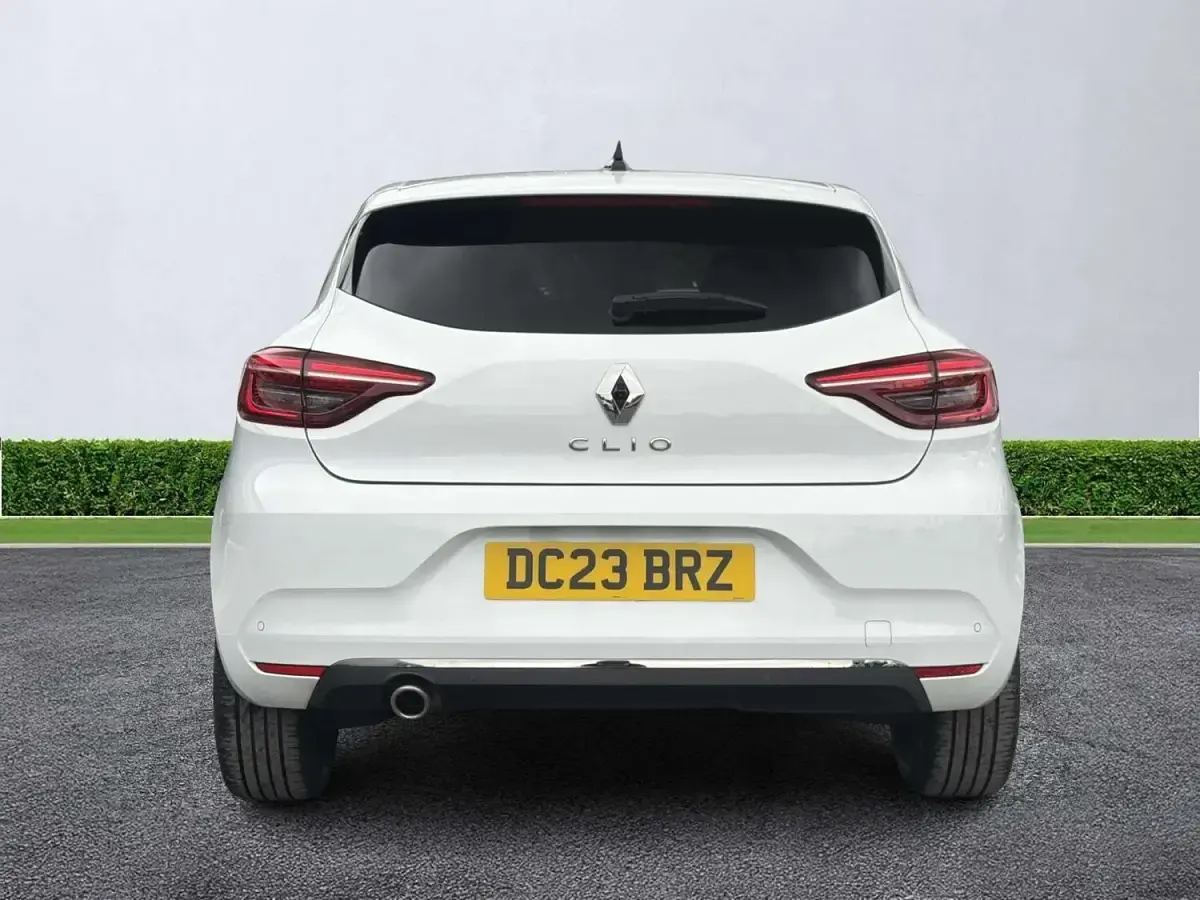 Used Renault Clio Techno 90 HP (66 kW) 2023 White Hatchback