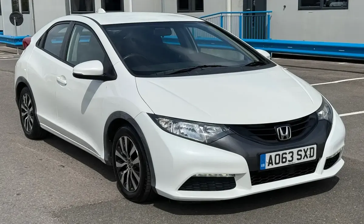 Used Honda Civic SE 120 HP (88 kW) 2013 White Hatchback