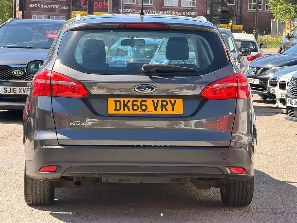 Used Ford Focus Zetec 120 HP (88 kW) 2016 Grey Estate