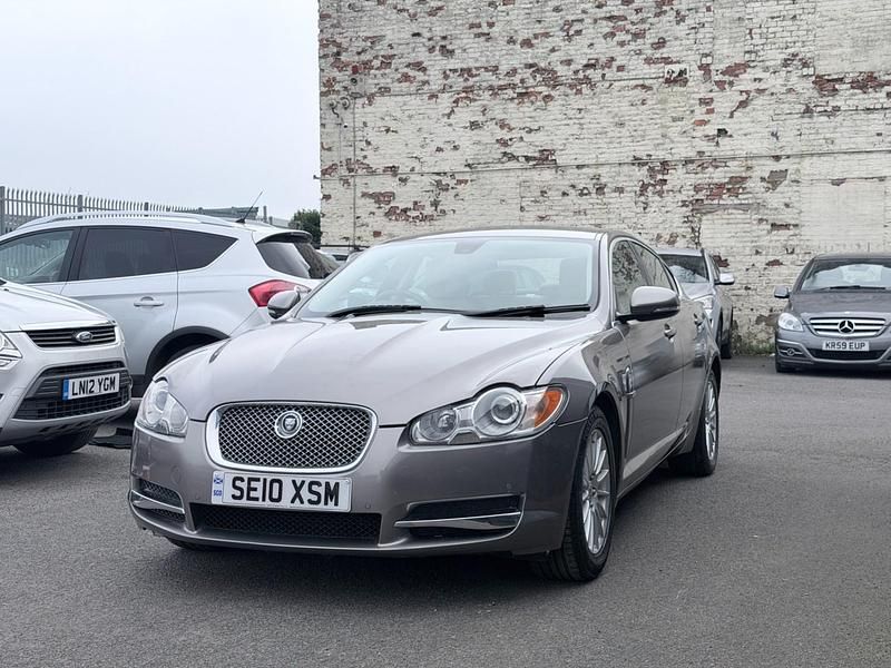 Begagnad Jaguar XF Luxury 238 HK (175 kW) 2010 Grå Sedan