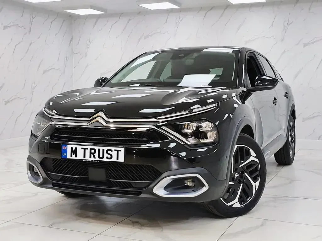 Used Citroën C4 Shine 130 HP (95 kW) 2023 Black SUV
