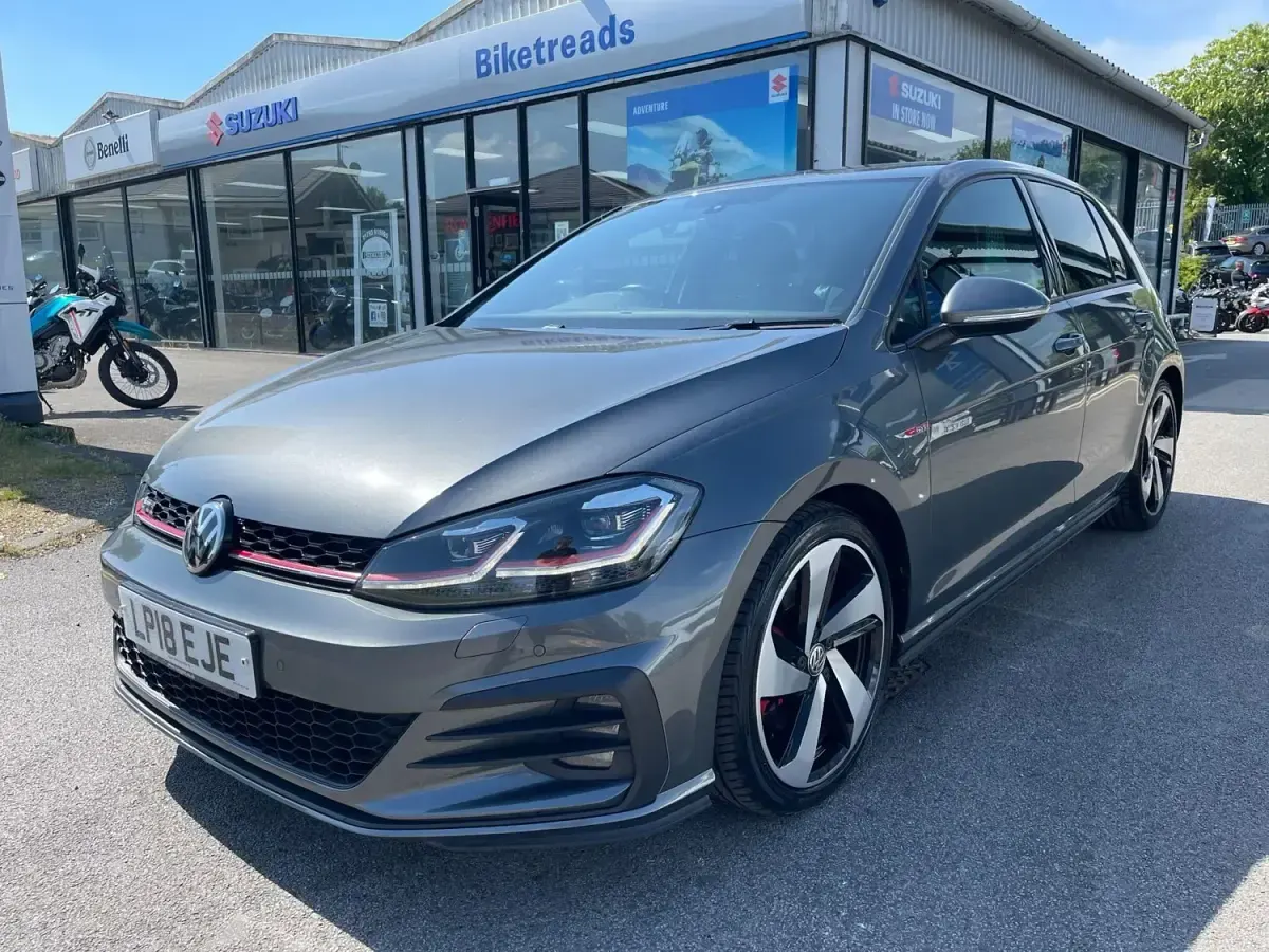 Używany VW Golf VII GTI 230 KM (169 kW) 2018 Szary Hatchback