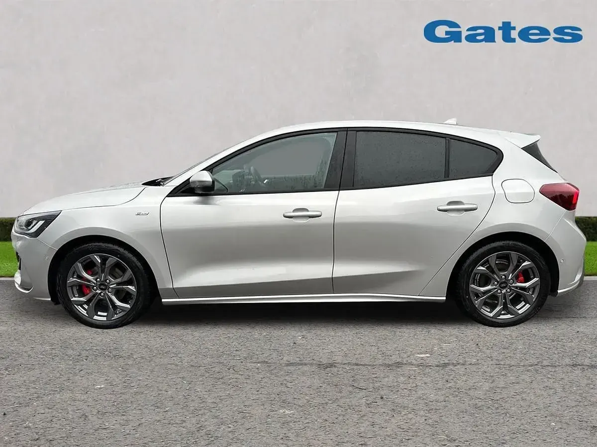Usado Ford Focus ST-Line 125 HP (91 kW) 2025 Prateado Citadino