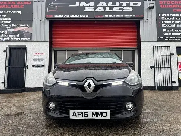 Used Renault Clio Iconic 90 HP (66 kW) 2016 Black Hatchback
