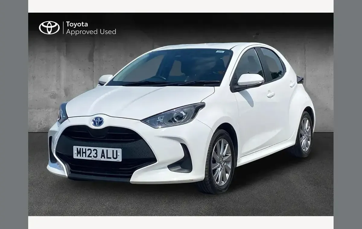 Used Toyota Yaris 116 HP (85 kW) 2023 White Hatchback