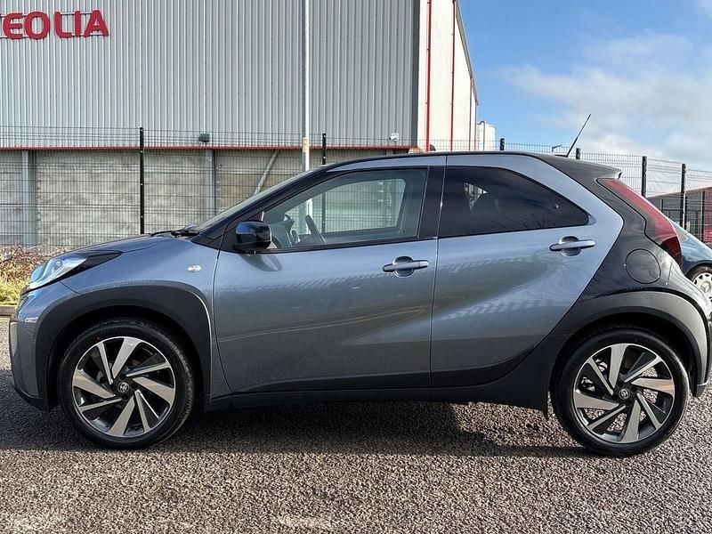 Used Toyota Aygo X 72 HP (52 kW) 2025 Grey SUV